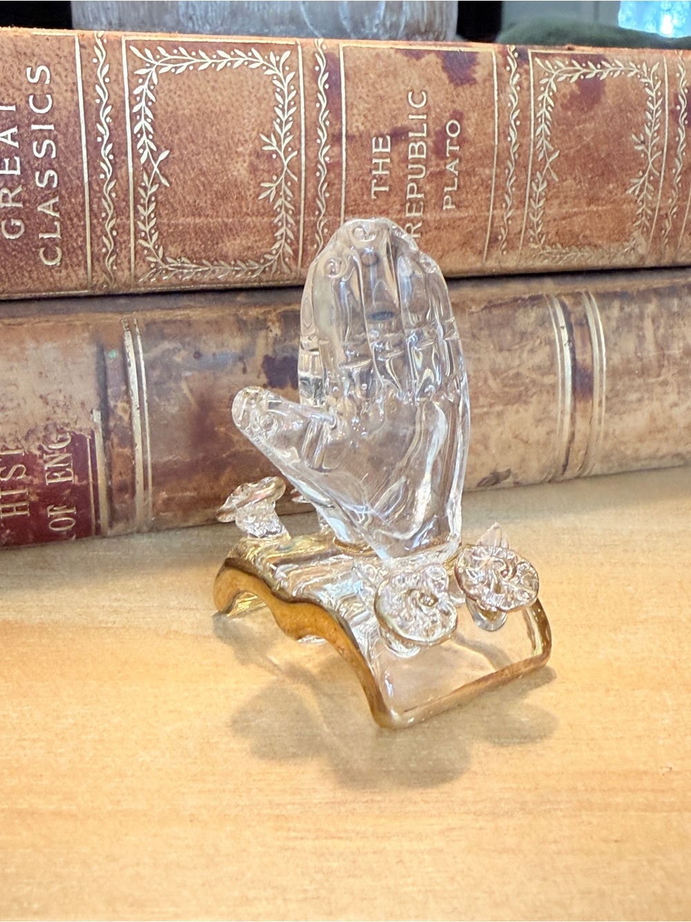 Vintage Glass Praying Hands on Bible with Flowers - Picture 5 of 13